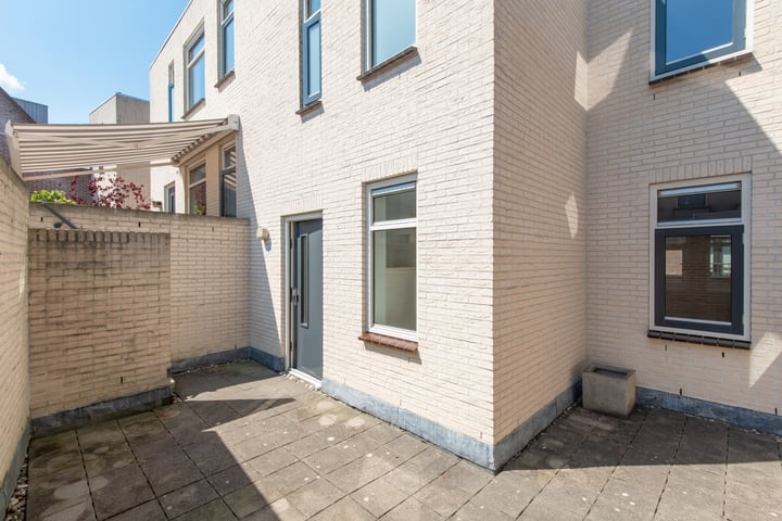 View photo 31 of Bloemstraat 45