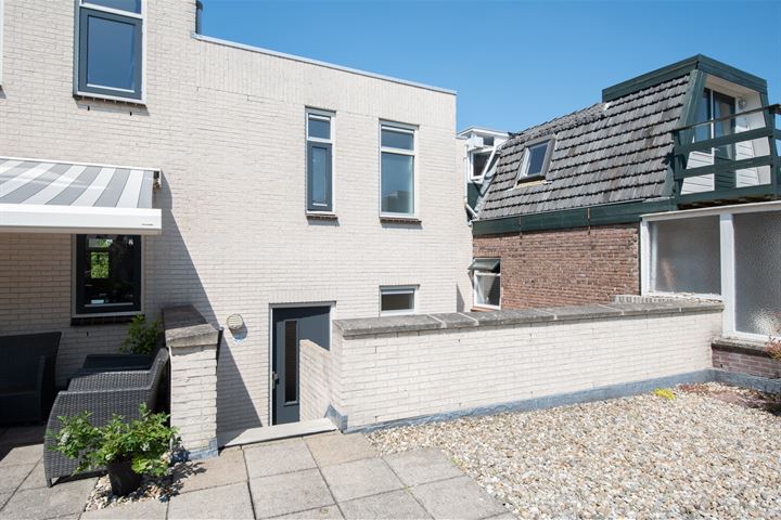 View photo 33 of Bloemstraat 45