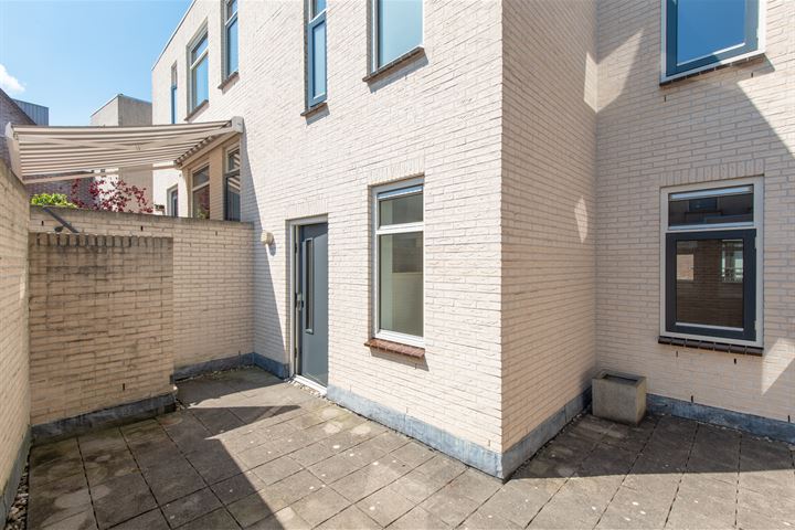 View photo 35 of Bloemstraat 45