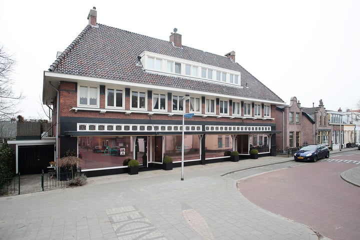 Hogeweg 24-26