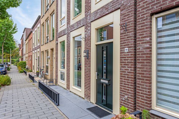 View photo 43 of Zevenbergenstraat 19