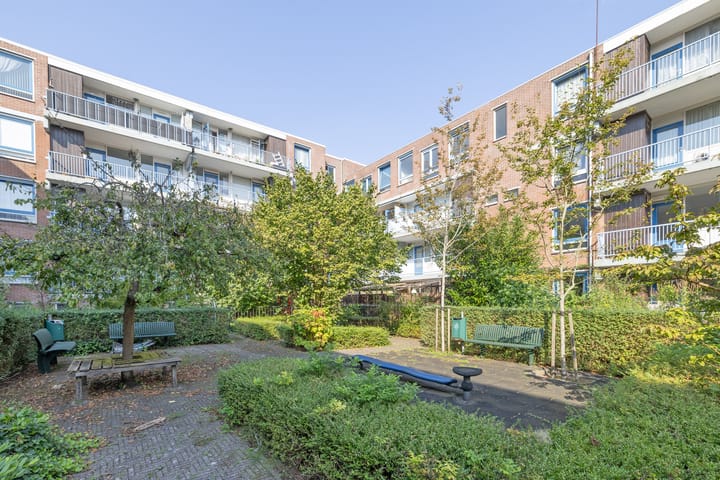 Photo 2 of Ambonstraat 54