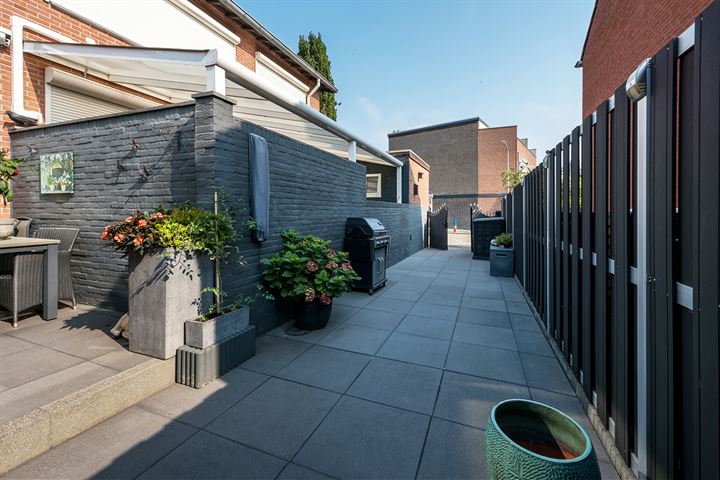 Bekijk foto 30 van Leliestraat 10