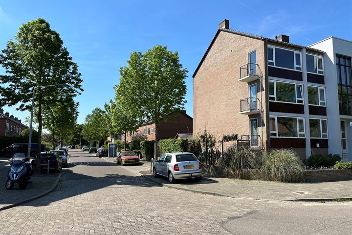 View photo 2 of Stroeslaan 41