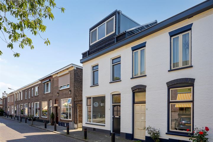 View photo 1 of Oosterstraat 20