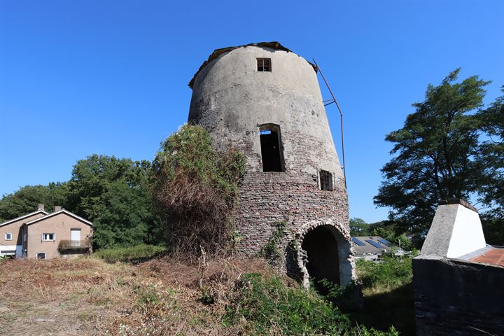 View photo 2 of Oudebaan 11