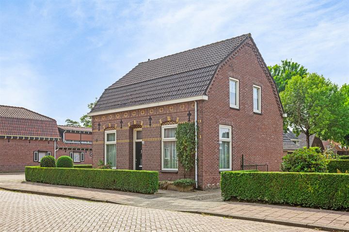 Bekijk foto 1 van Van Vroonhovenlaan 23