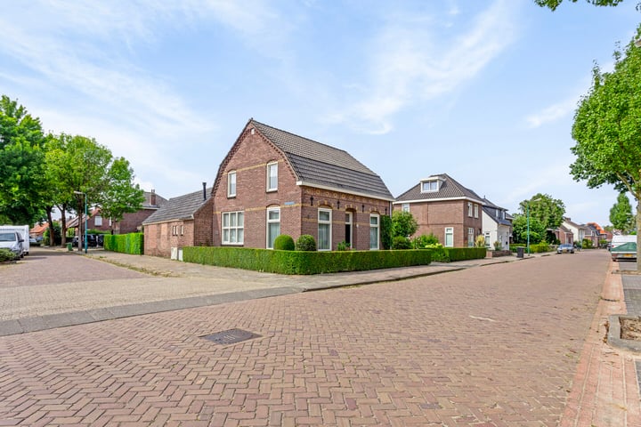 Bekijk foto 37 van Van Vroonhovenlaan 23