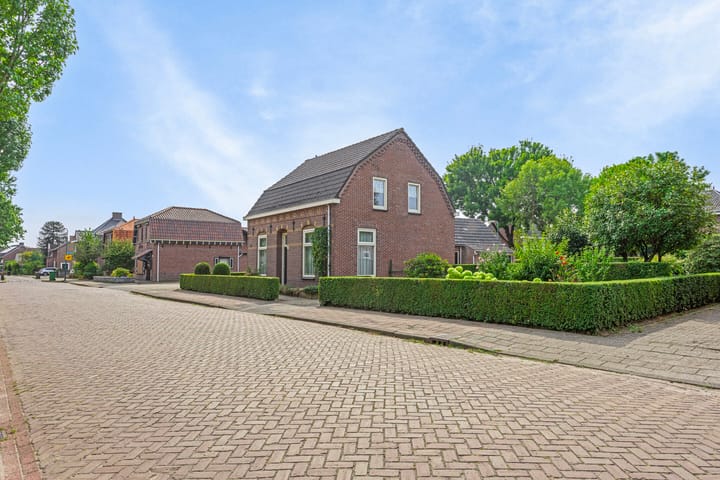 Photo 39 of Van Vroonhovenlaan 23