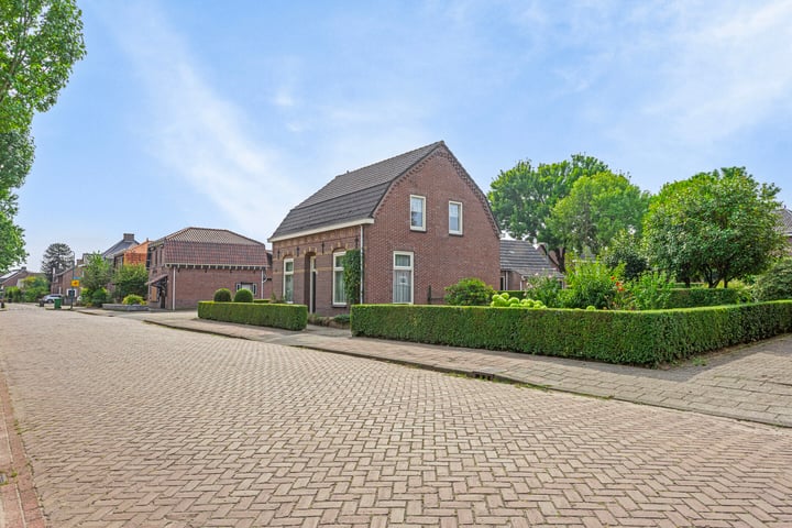 Bekijk foto 39 van Van Vroonhovenlaan 23