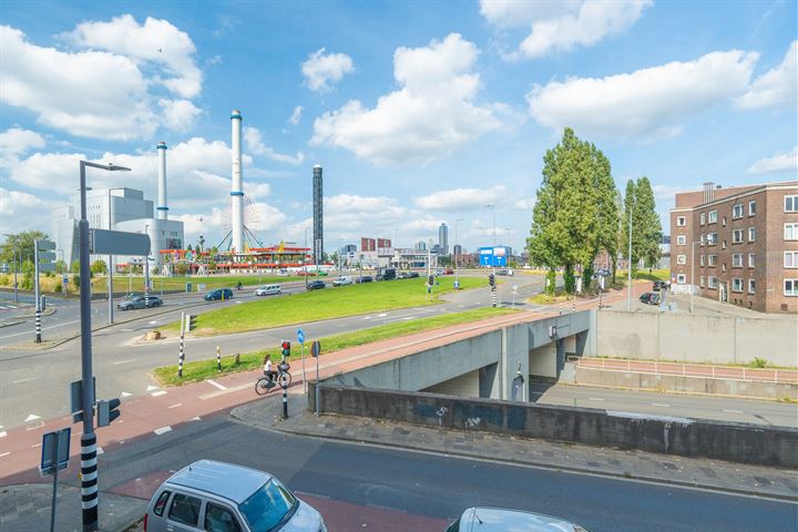 Bekijk foto 10 van Maastunnelplein 22-B