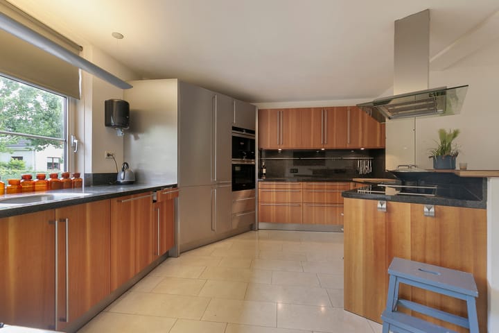 Photo 4 of Charlotte de Bourbonlaan 9