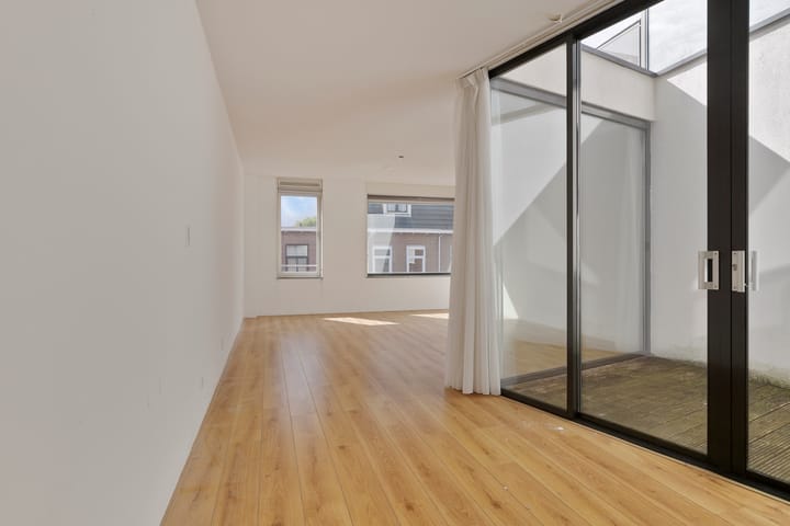 Foto 20 van De Genestetstraat 22