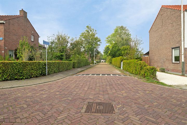 Bekijk foto 30 van Bruinsslotstraat 39