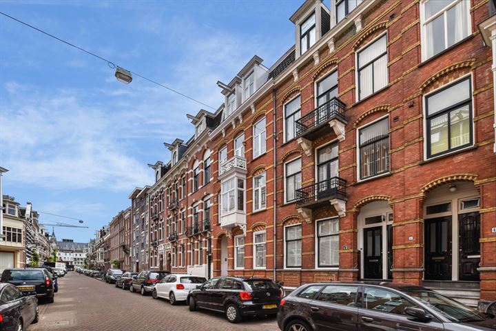 Bekijk foto 1 van Van Eeghenstraat 43-H