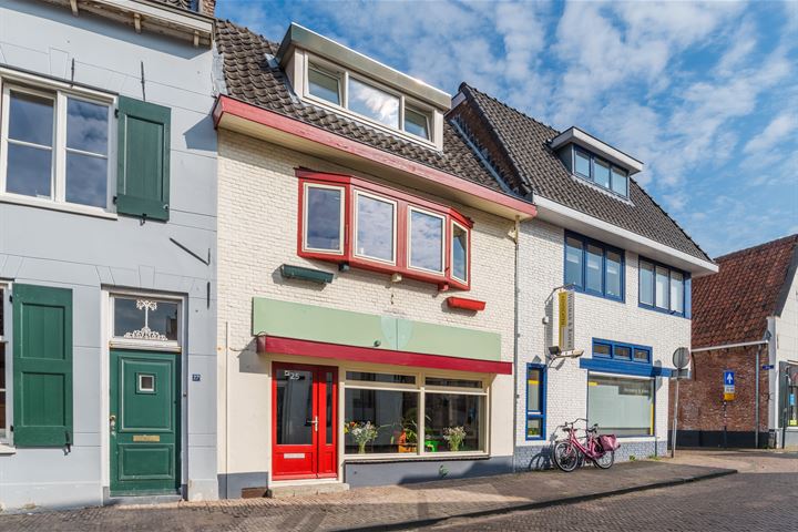 View photo 1 of Bloemendalsestraat 25