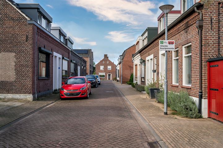 View photo 53 of Beekstraat 11