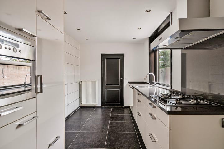 Photo 12 of Zuid-Oosterstraat 18