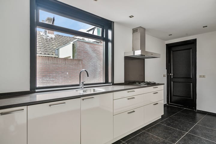 Photo 13 of Zuid-Oosterstraat 18