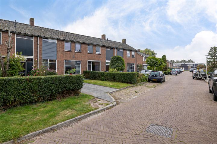 Bekijk foto 3 van van Limburg Stirumstraat 26