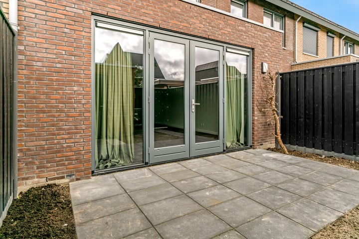 Bekijk foto 33 van Elle Molstraat 21