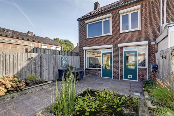 View photo 37 of Graaf Willem I straat 1