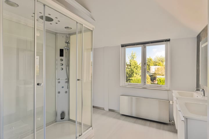 Foto 30 van Van Hogendorplaan 19