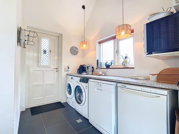 Photo 10 of Oostburgsestraat 10-A