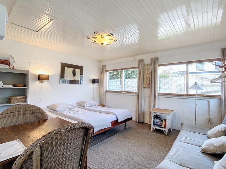 Photo 24 of Oostburgsestraat 10-A