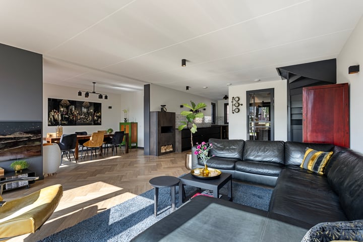 Foto 5 van Smaragd 7