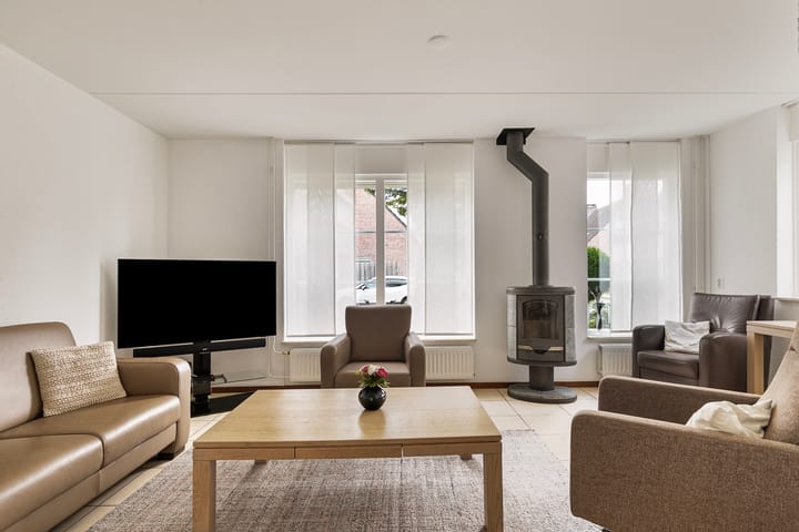 Foto 2 van Helmkruid 15