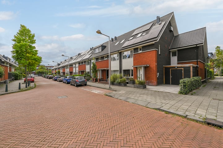 View photo 35 of Platostraat 30