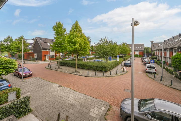 View photo 36 of Platostraat 30