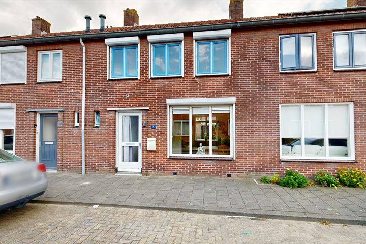 View photo 1 of Pinksterbloemstraat 16