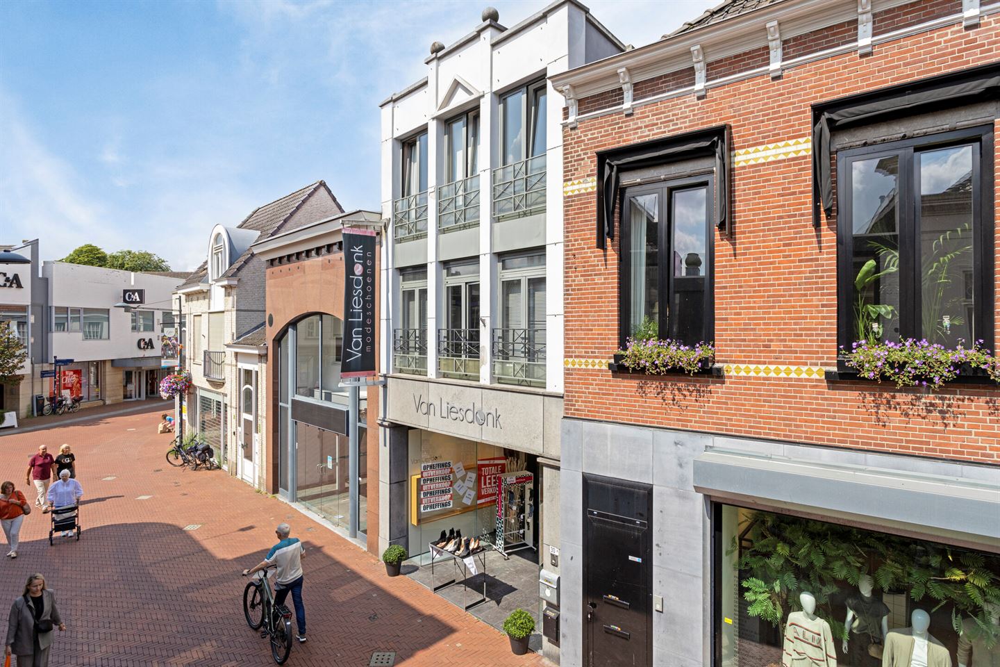 View photo 2 of Kerkstraat 30