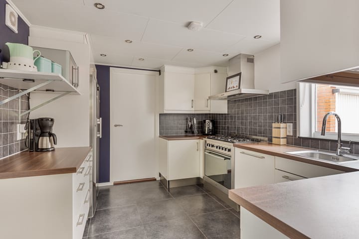 Photo 10 of Burg v Roijenstr Oost 111