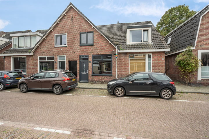 View photo 1 of Herman van Hoevellstraat 23