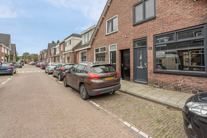 View photo 6 of Herman van Hoevellstraat 23