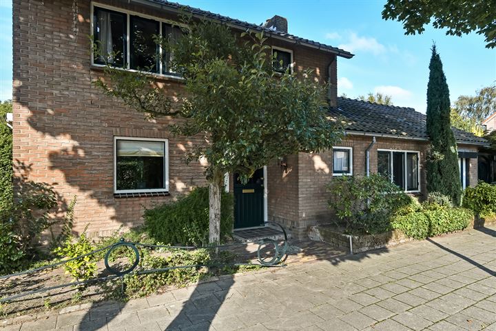 Bekijk foto 3 van Mr. Troelstrastraat 12