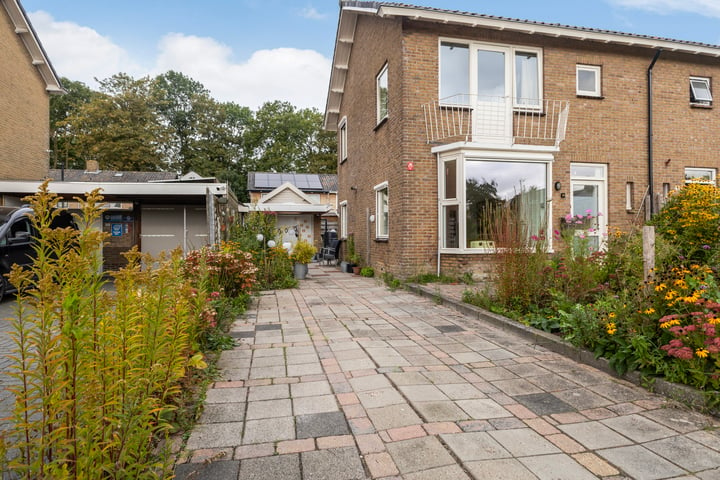 View photo 9 of Marten Oostwoudstraat 39