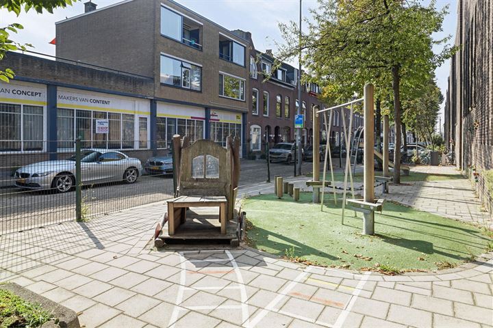 Bekijk foto 31 van Willem van Hillegaersbergstraat 71-B