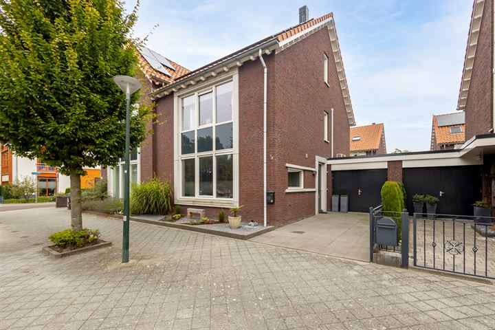 Bekijk foto 37 van Troelstrastraat 67