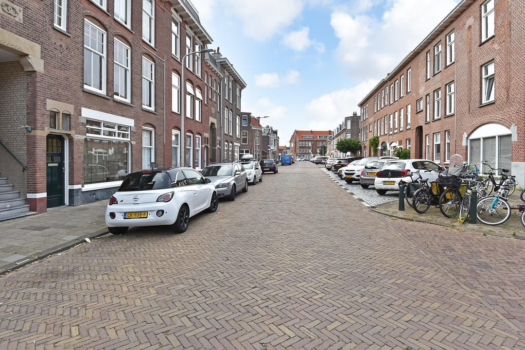 Photo 2 of Douzastraat 32