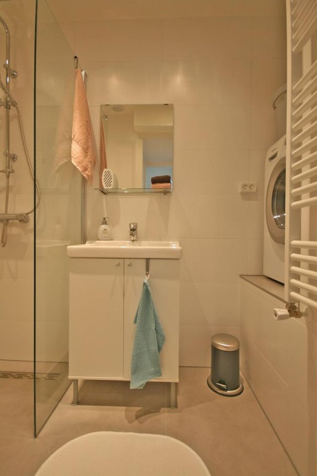 Photo 13 of van Alphenstraat 19