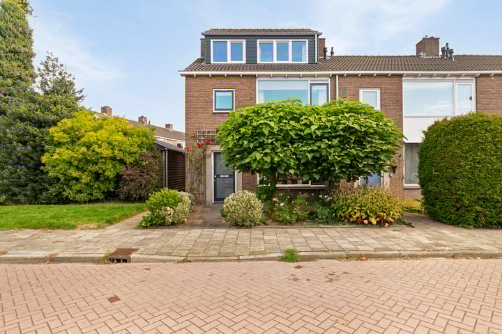 Bekijk foto 2 van Mengerinckstraat 1