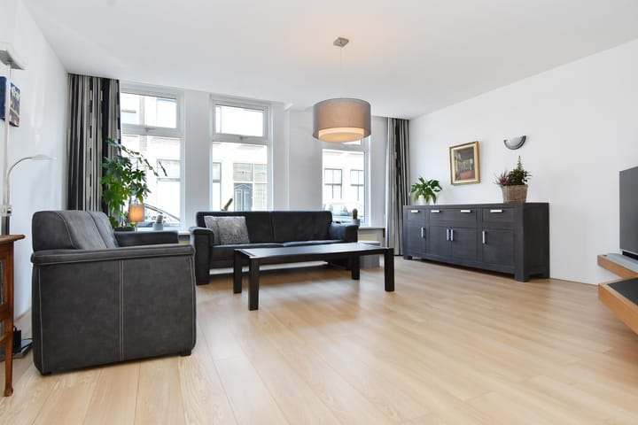 Photo 8 of Burgemeester van der Werffstraat 44