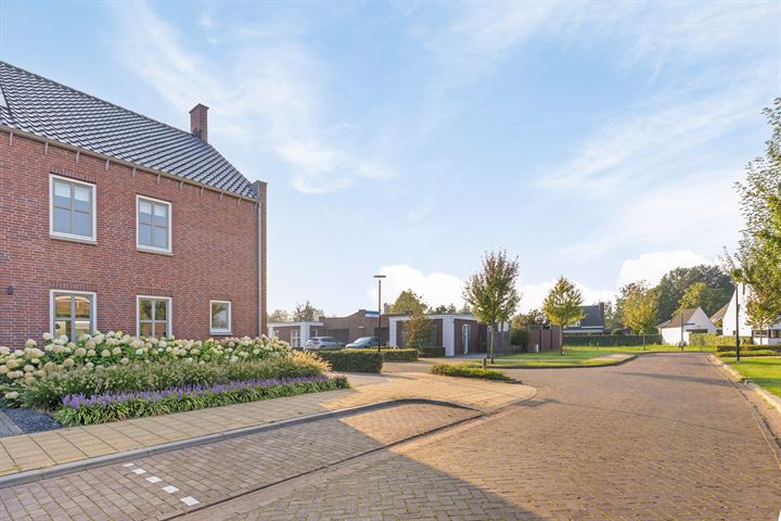 Bekijk foto 35 van Thorbeckestraat 15