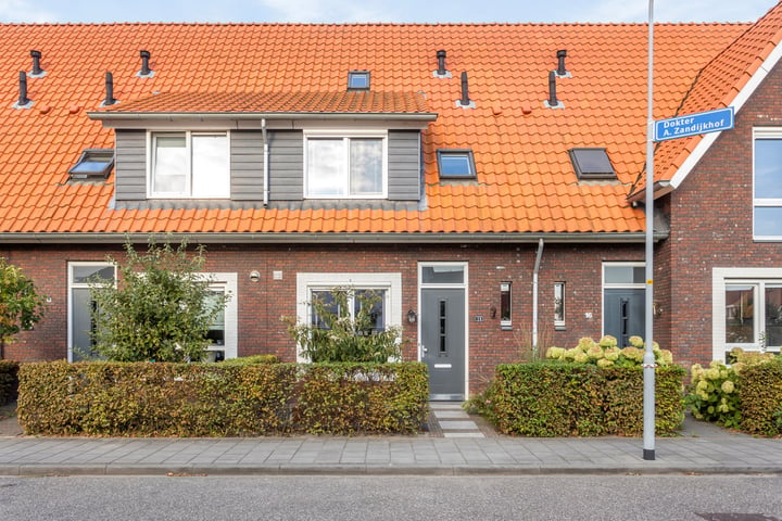 View photo 27 of Dominee C van den Bergstraat 18