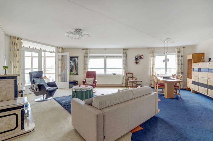 Foto 11 van Van Eesterenplein 292