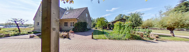 Bekijk 360° foto van Voortuin van Veerweg 8